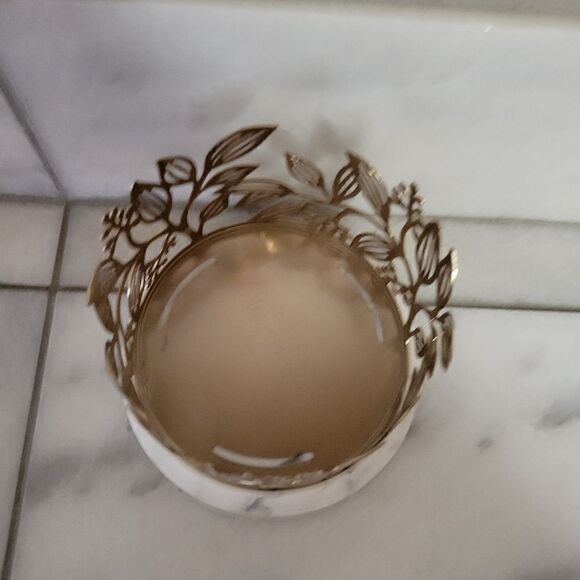 Bath & Body Works Gold Vine Leaf 3-Wick Candle Holder Sleeve - Picture 4 of 7